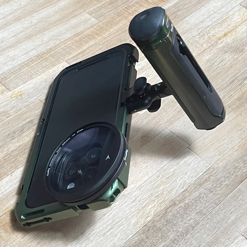 Smallrig top handle configuration.